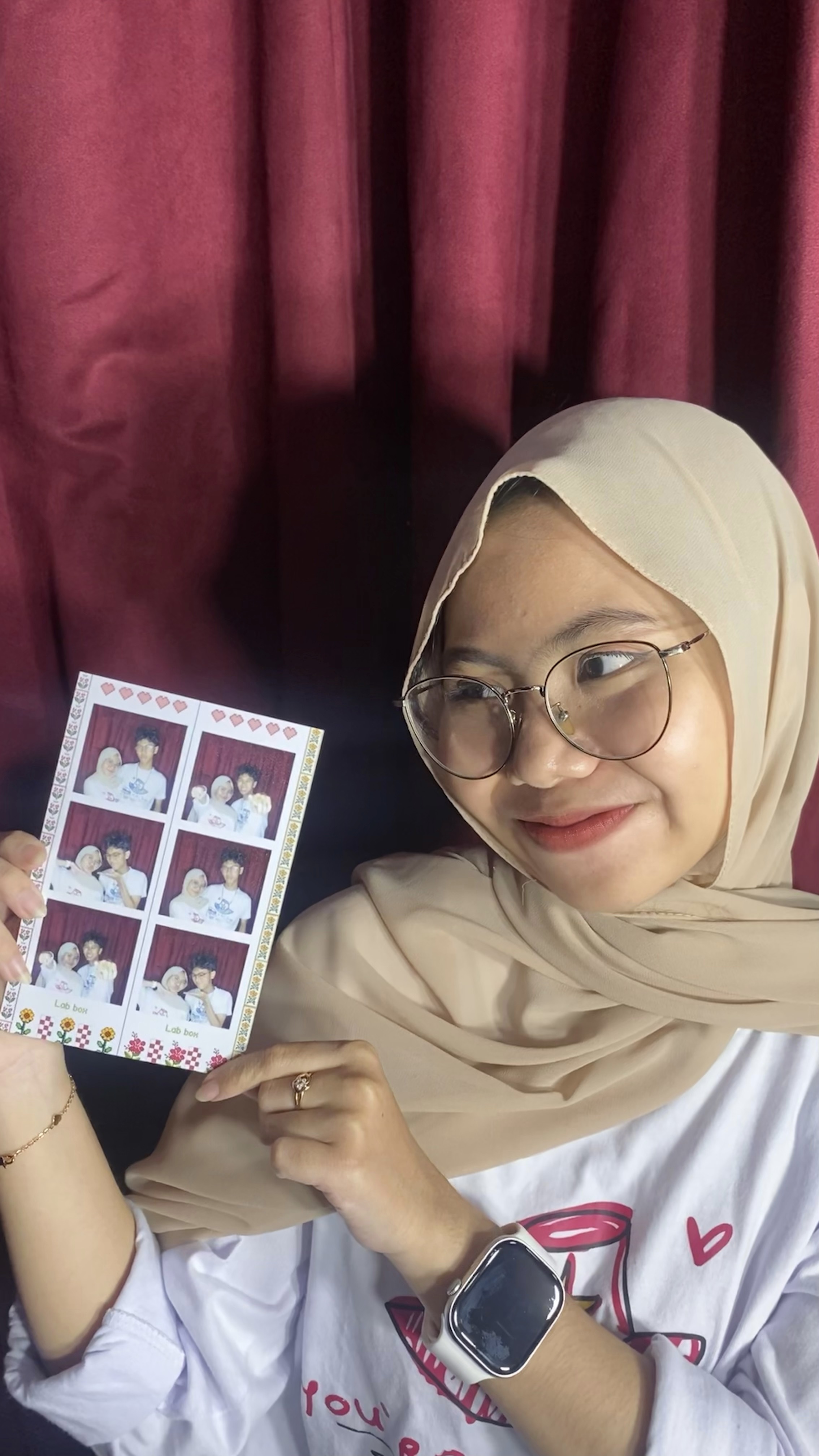 Setiap detik bersamamu adalah hadiah...